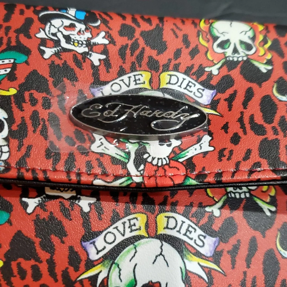 Ed Hardy red black iconic Ed Hardy goth skull imagery printed trifold wallet new - Picture 5 of 11